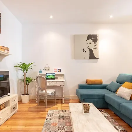 Between Old Town & Guggenheim!! Private Parking *