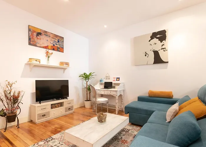 Between Old Town & Guggenheim!! Private Parking